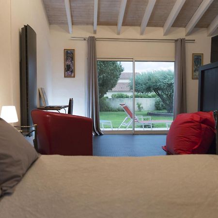 Отель La Casa Nert Millas Экстерьер фото