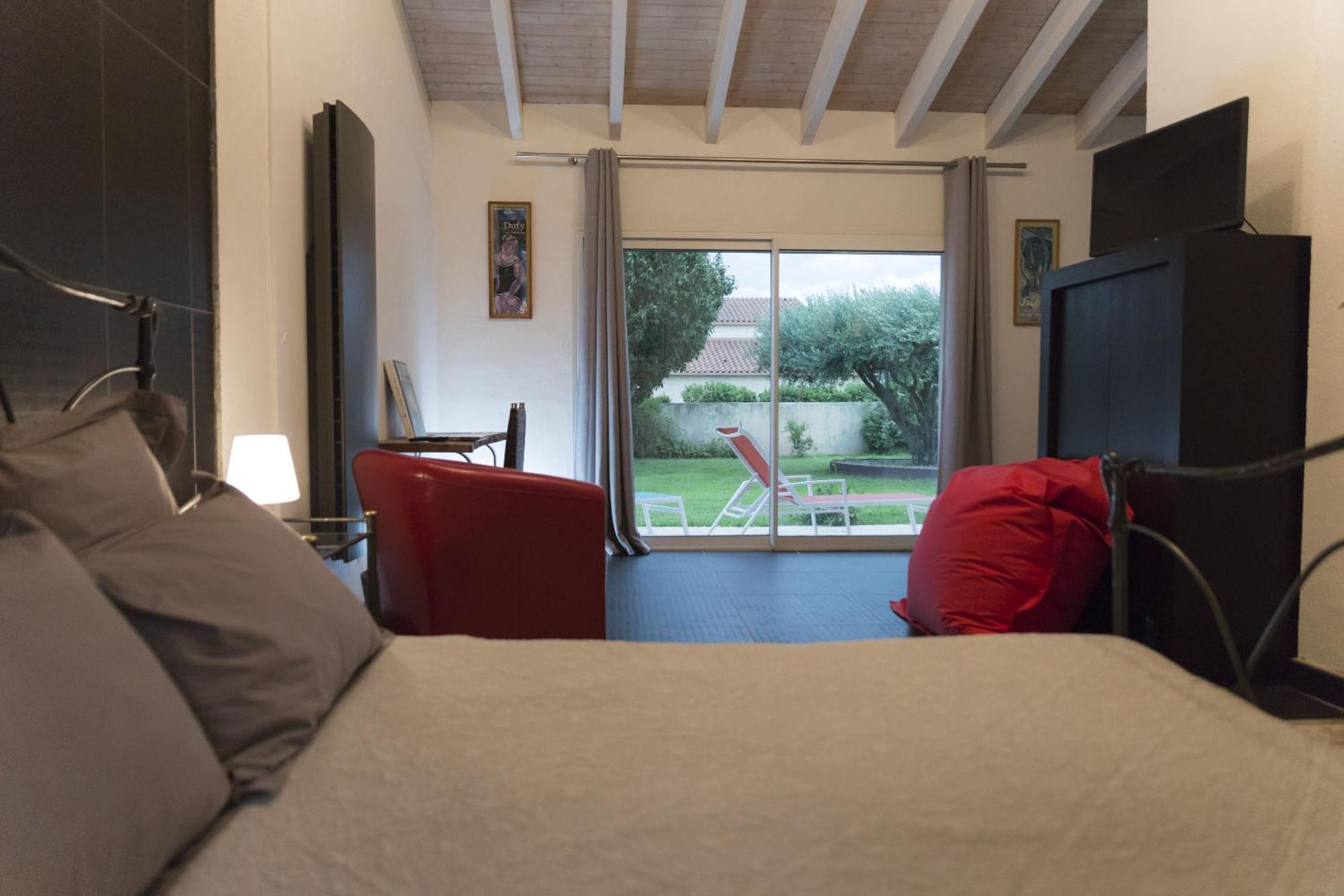 Отель La Casa Nert Millas Экстерьер фото